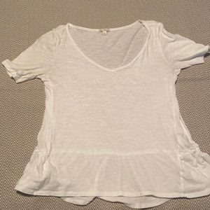 Gap white top w/ ruffle in the back
